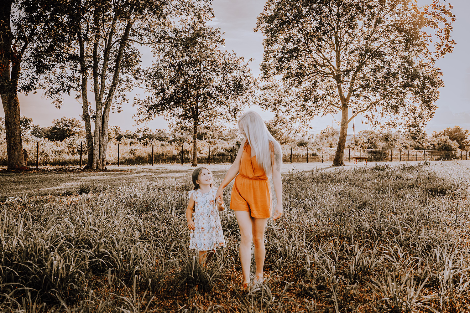 Mom & Daughter photo in an open field in Cecilia La